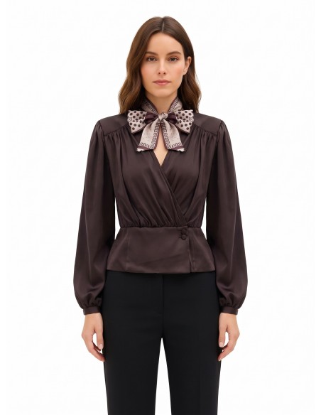 Wikkelblouse van satijn met V-hals en afneembare foulard met logo van Rinascimento
