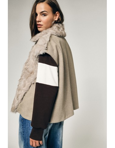 Gilet van imitatiebont met houtje-touwtjesluiting en brede kraag Please