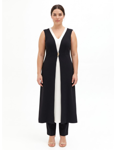 Lange curvy-jurk van scuba-crêpe in twee kleuren met contrasterend geplisseerd paneel – Rinascimento Curvy