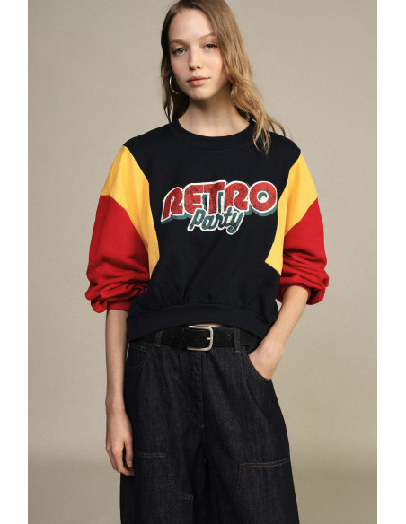 Dixie cropped sweater met ronde hals en colourblockmouwen