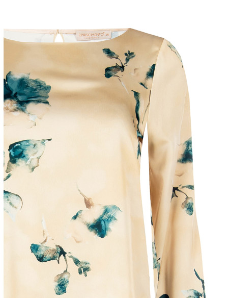 Losvallende, soepelvallende satijnen blouse met bloemenprint Rinascimento