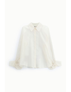 Wijde blouse met ballonmouwen en knoopsluiting aan de voorkant Dixie 2