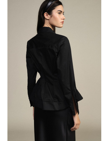Dixie blouse met figuurnaden aan de voorkant en een uitlopende snit