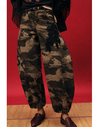 Dixie Palazzo-broek met camouflageprint en borduursel aan de zijkant