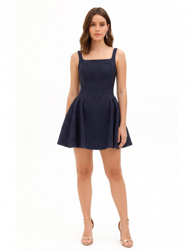 Korte ballonjurk van jacquard met reliëf, lurex en een vierkante halslijn Rinascimento