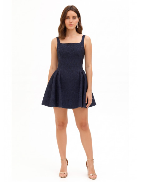 Korte ballonjurk van jacquard met reliëf, lurex en een vierkante halslijn Rinascimento