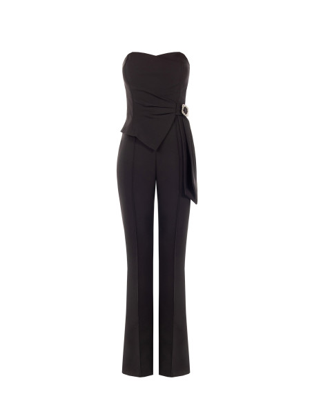 Uitlopende jumpsuit van technische stof met siergesp en drapering Rinascimento