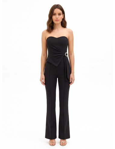 Uitlopende jumpsuit van technische stof met siergesp en drapering Rinascimento