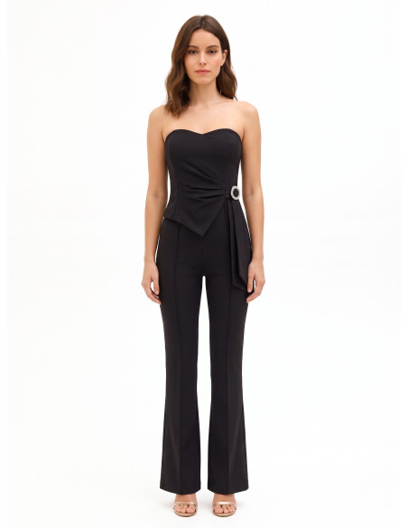 Uitlopende jumpsuit van technische stof met siergesp en drapering Rinascimento