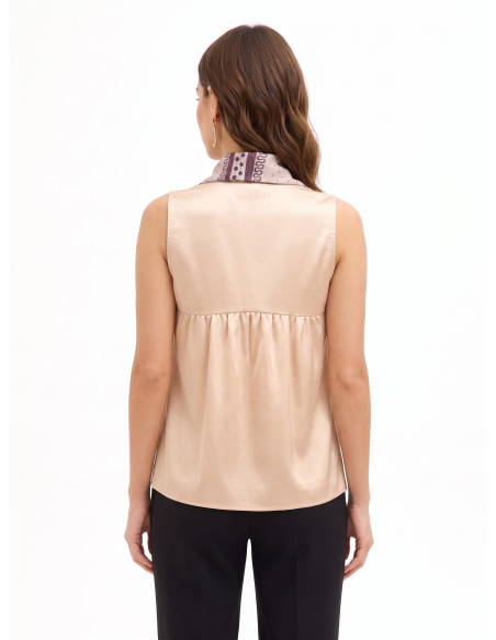 Vloeiende satijnen blouse met V-hals en afneembare sjaal met logo Rinascimento