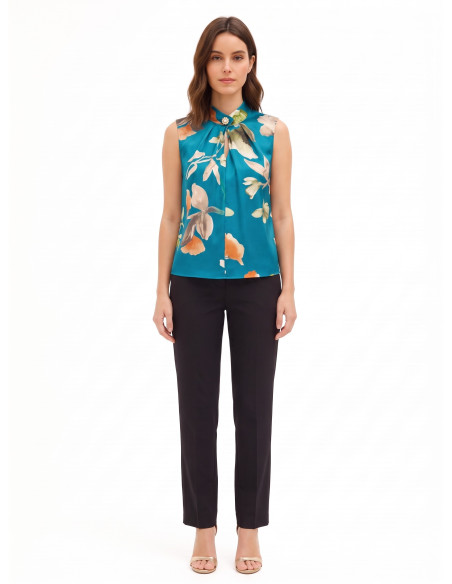 A-lijnblouse van satijn met bloemenprint en juweelknopen Rinascimento