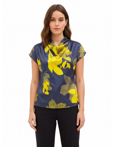 Vloeiende satijnen blouse met bloemenprint en gedrapeerde halslijn Rinascimento