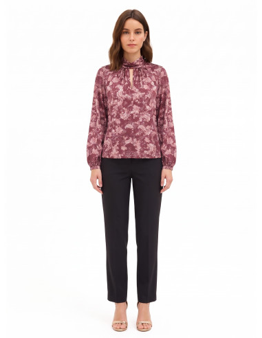 Vloeiende satijnen blouse met paisleyprint en opgerolde kraag Rinascimento