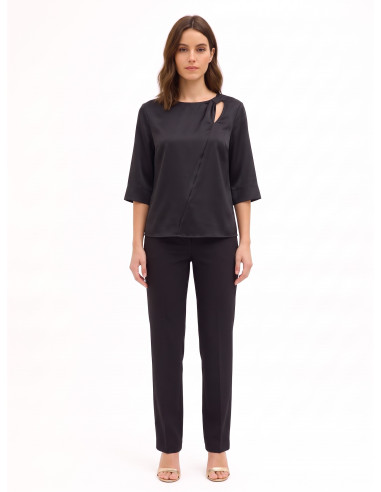 Ruime satijnen blouse met cut-out en rimpeldetail op één schouder Rinascimento