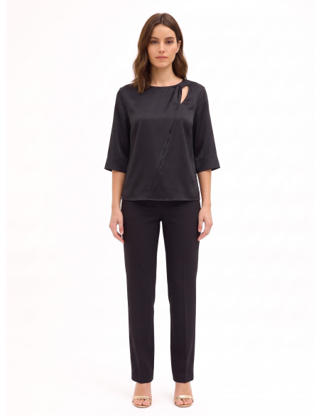 Ruime satijnen blouse met cut-out en rimpeldetail op één schouder Rinascimento
