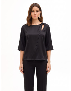 Ruime satijnen blouse met cut-out en rimpeldetail op één schouder Rinascimento