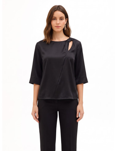 Ruime satijnen blouse met cut-out en rimpeldetail op één schouder Rinascimento