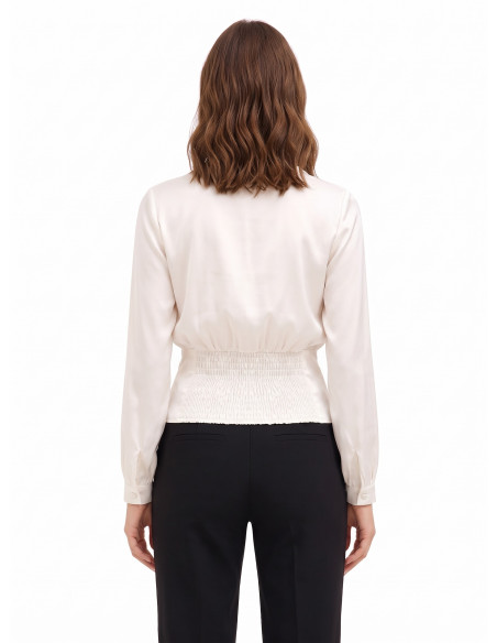 Satijnen blouse met V-hals en bijpassende knopen Rinascimento
