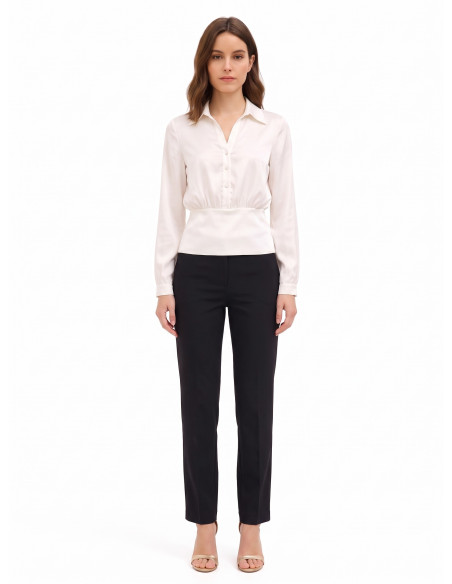 Satijnen blouse met V-hals en bijpassende knopen Rinascimento