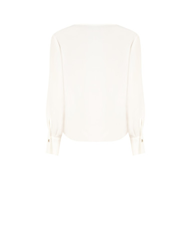 Ruime blouse van mat satijn met gekruiste V-hals en sjaalkraag met ketting Rinascimento