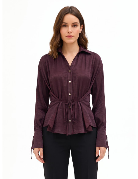 Ruime blouse van een viscosemix met licht gekreukt effect en striklinten Rinascimento