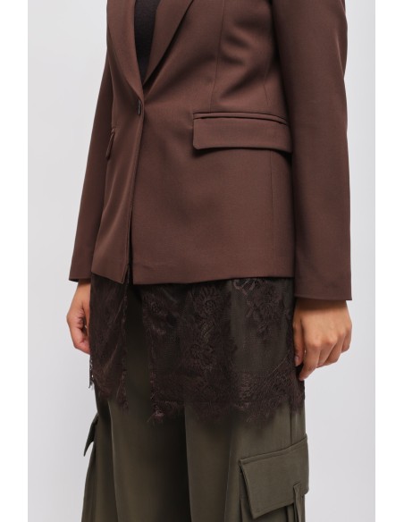 Maryley blazer met één rij knopen en kanten detail