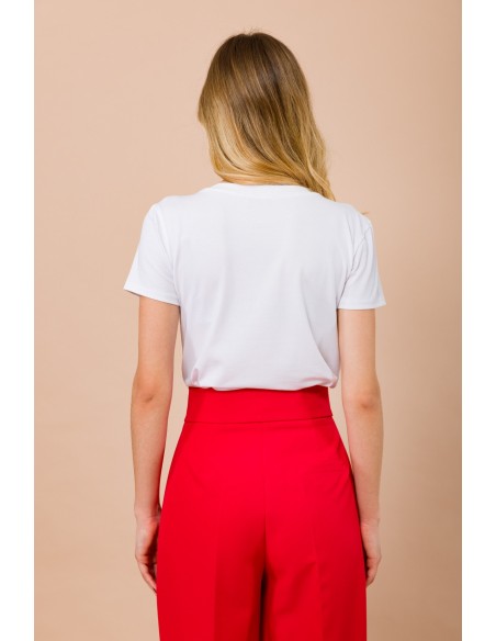 T-shirt “Love Is The Way” met sieradenapplicaties van Maryley