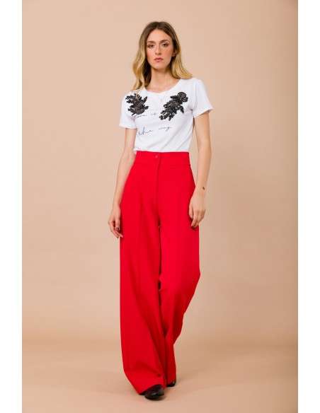 T-shirt “Love Is The Way” met sieradenapplicaties van Maryley