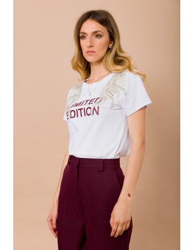 Limited Edition T-shirt met sieradenapplicaties van Maryley