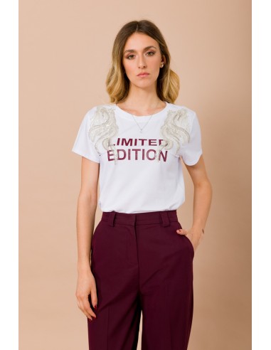 Limited Edition T-shirt met sieradenapplicaties van Maryley