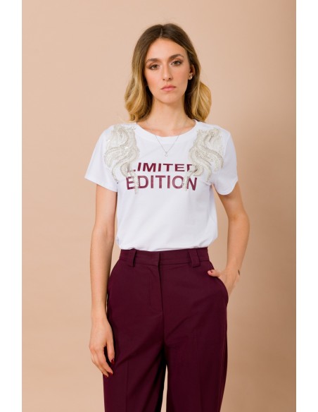 Limited Edition T-shirt met sieradenapplicaties van Maryley