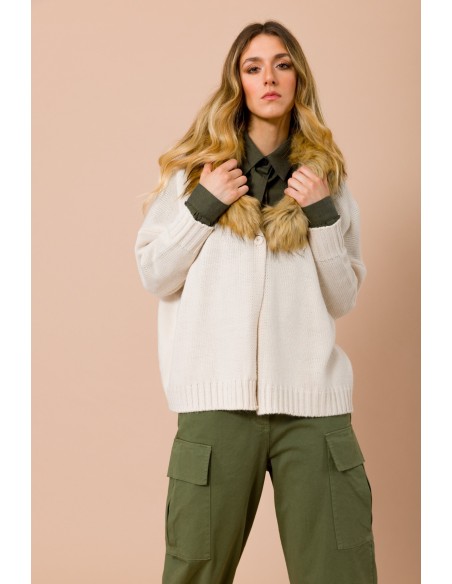 Maryley vest met V-hals en afneembare kraag van imitatiebont
