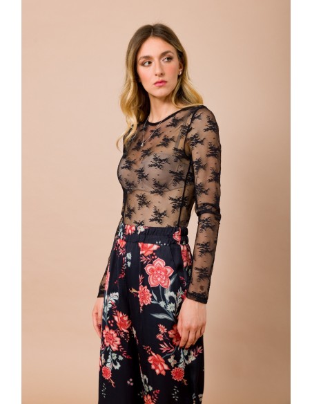 Kanten body met ronde hals, slim fit, lange mouwen Maryley