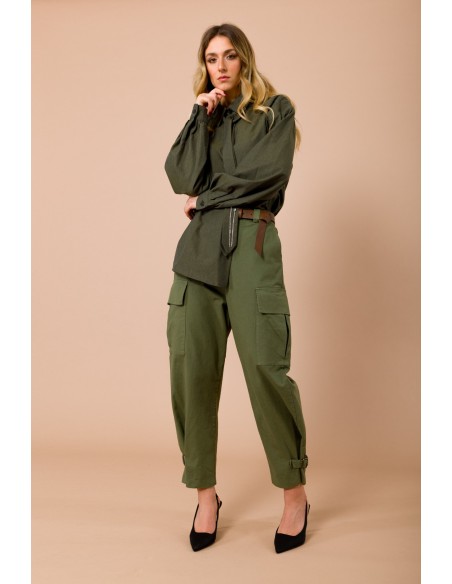 Cargo broek met veters onderaan. Elastische taille en bijpassende riem van Maryley