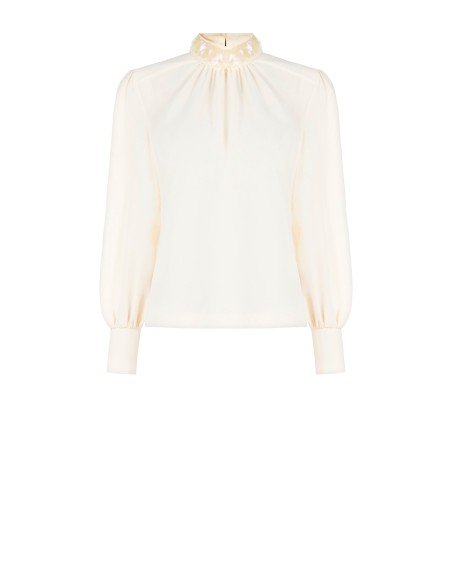 Ruime en soepelvallende blouse van mat satijn met een met maxi-pailletten bedekte kraag Rinascimento