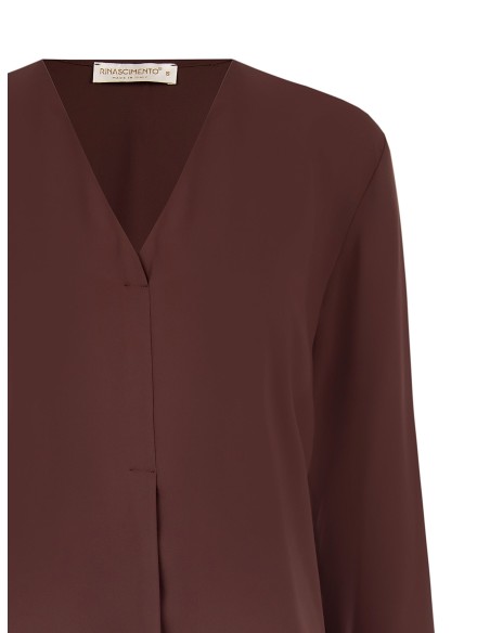 Ruime en soepel vallende satijnen blouse met V-hals van Rinascimento