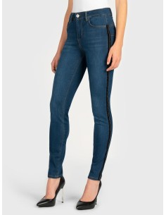 High-waisted denim met kristallen op de zijband