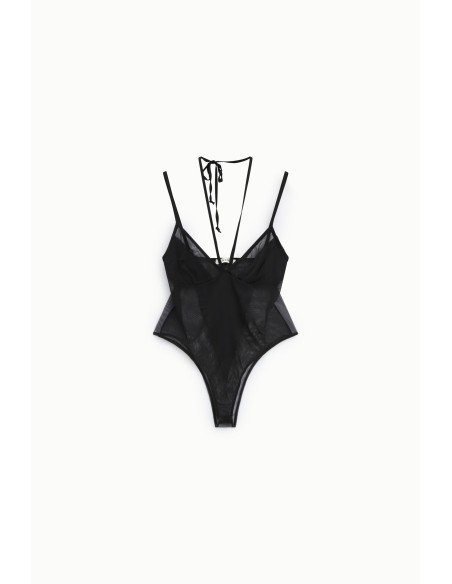 Transparante body met dunne bandjes en knoopdetail achter Dixie