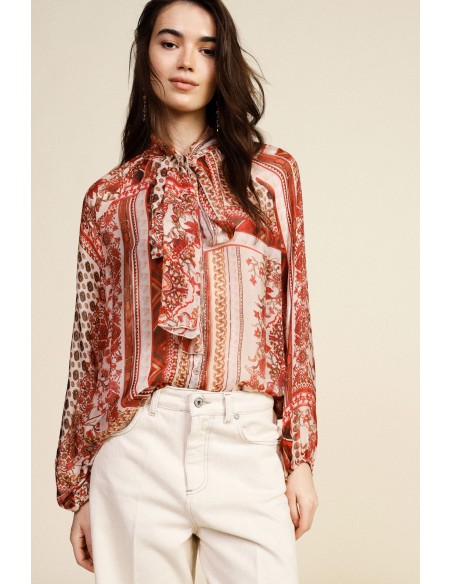Ruime blouse met dessin en strik bij de hals Dixie
