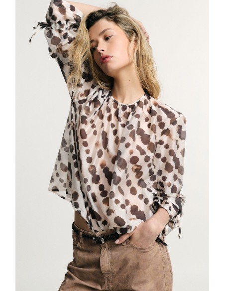 Ruime blouse met stippenprint, lange mouwen met striklinten Please