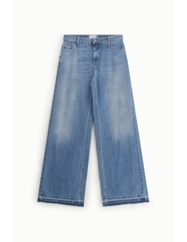Wijd uitlopende jeans met gerafelde onderkant aub