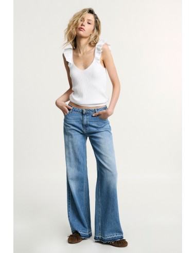 Wijd uitlopende jeans met gerafelde onderkant aub