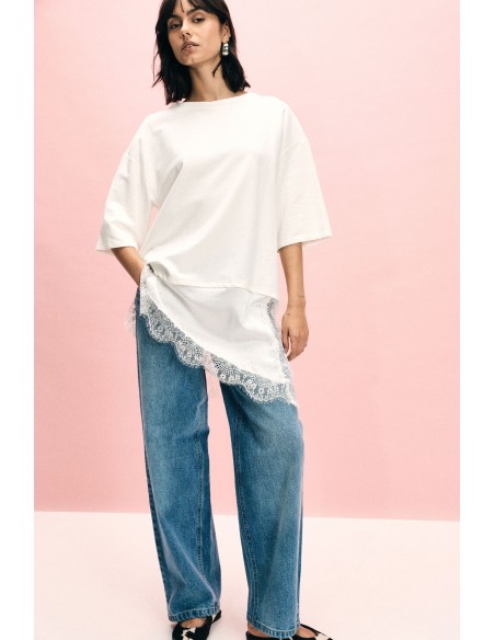 Asymmetrische top met contrasterende kanten boord alstublieft