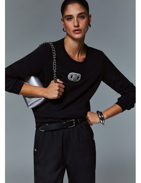 Liu Jo-trui met siersteendetails
