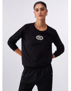 Liu Jo-trui met siersteendetails