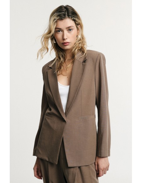 Regular-fit blazer met één rij knopen en zakken aan de voorkant, alstublieft