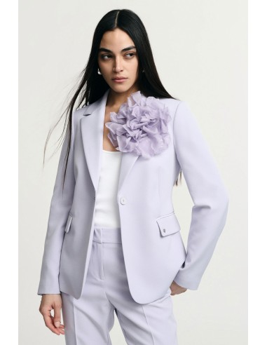 Blazer met één rij knopen en grote decoratieve bloem, alstublieft